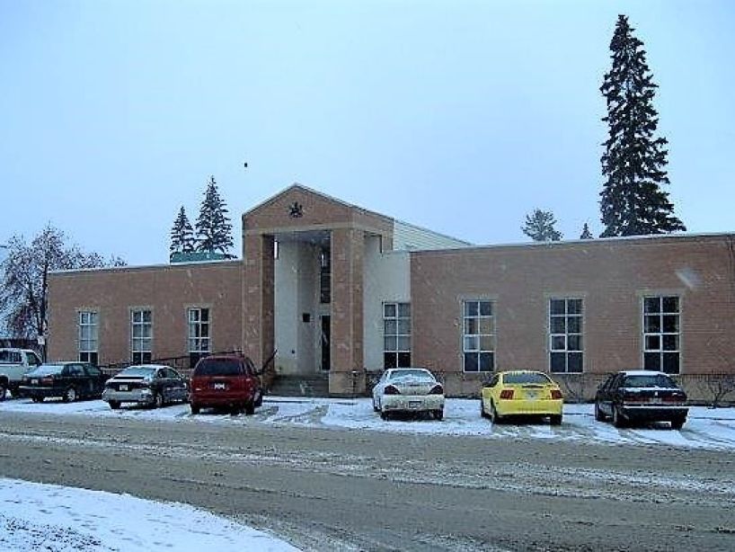 Image of Golden courthouse