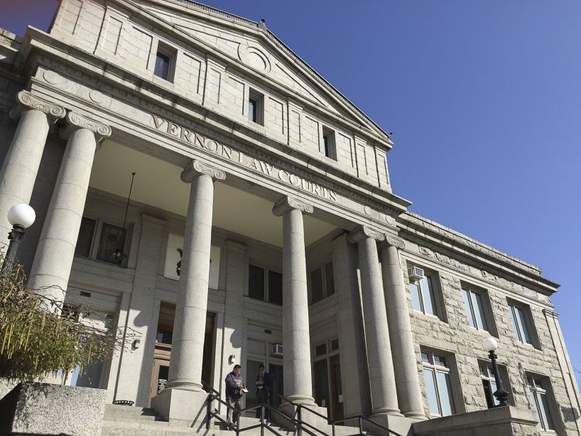 closeup of pillars at the entrance to the Vernon Law Courts building